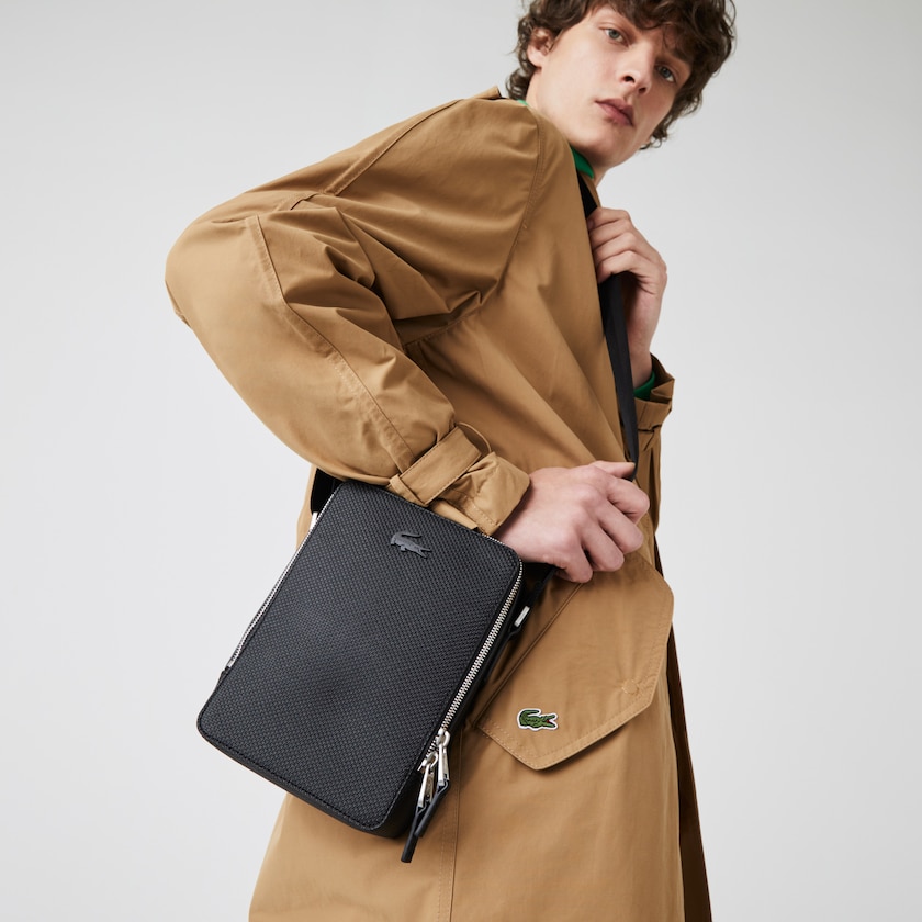 Bolsas Lacoste Masculino Pretas Chantaco Matte Stitched Leather Vertical Camera Bag DX5-55925L5