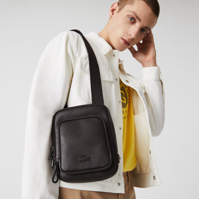 Bolsas Lacoste Masculino Marrom Escuro Soft Mate Matte Full-Grain Leather Small Flat Crossbody Bag YL8-19881Y0