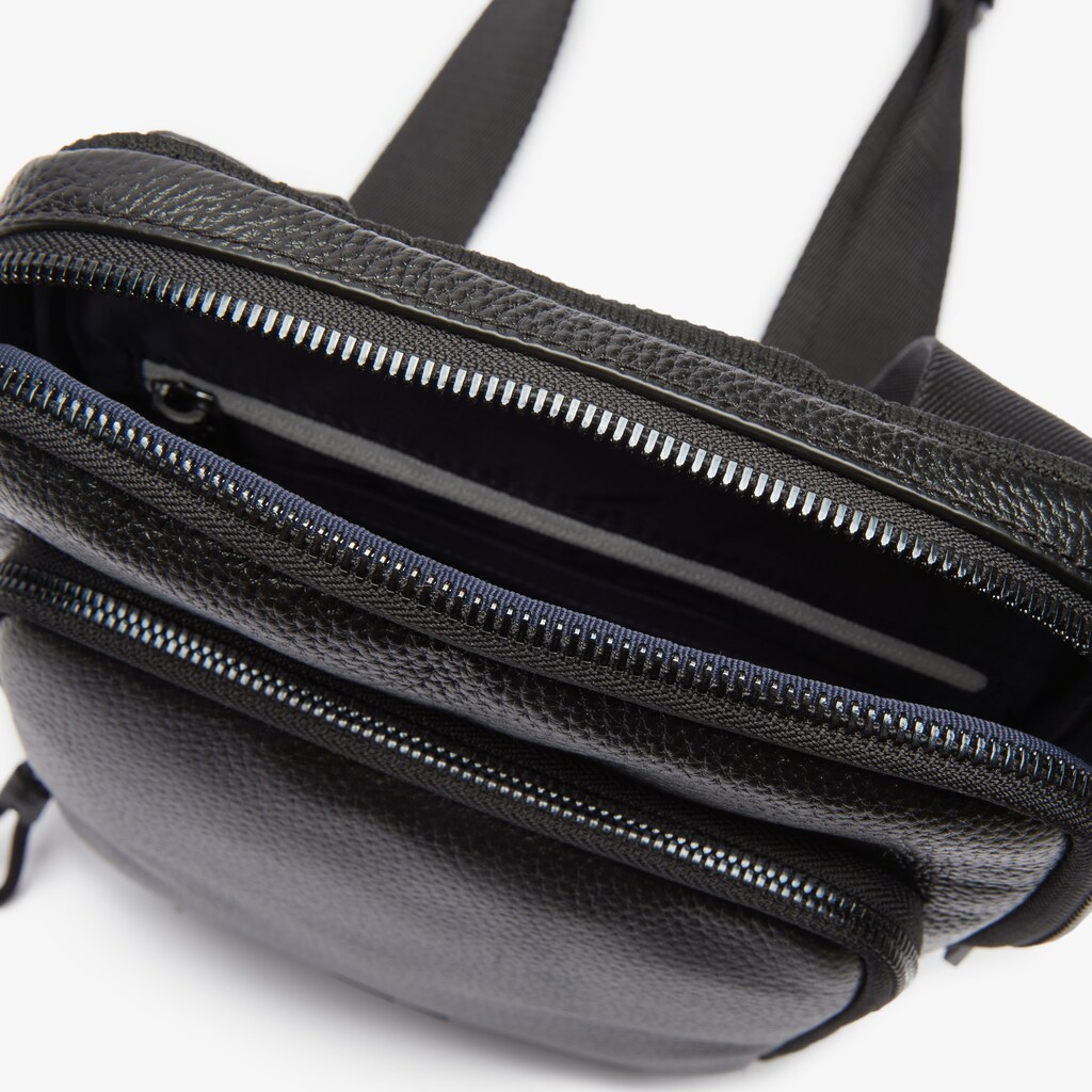 Bolsas Lacoste Masculino Pretas Soft Matte Full-Grain Leather Flat Crossbody Bag CE7-54885M4