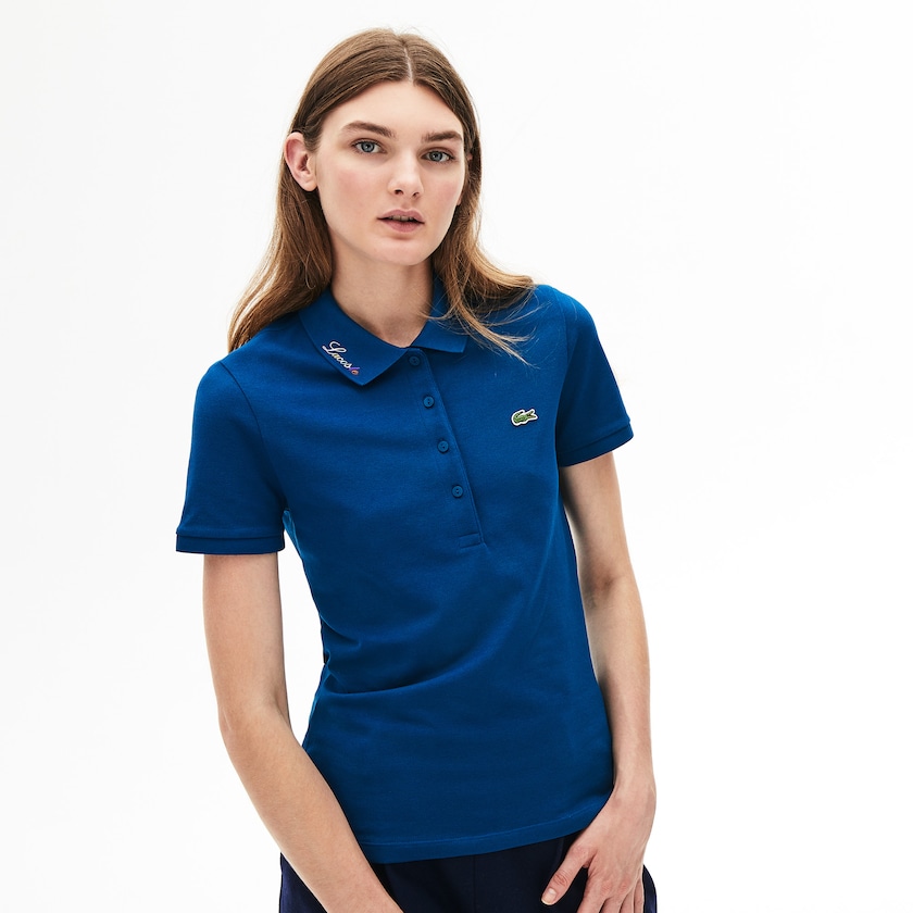 Camisa Polo Lacoste Feminino Azuis Rainbow Script Collar WT9-93999P7