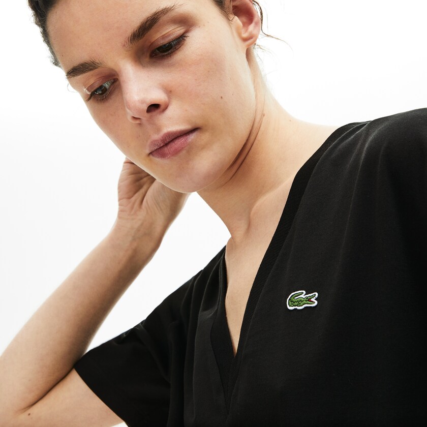 Camiseta Lacoste Feminino Pretas V-Neck Premium Cotton WR8-97729Z0